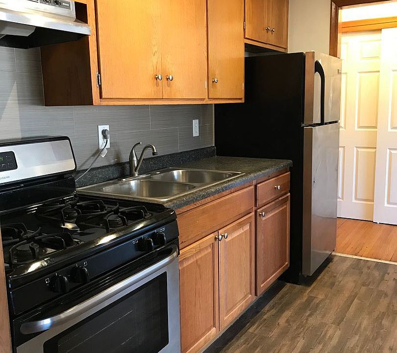 1st image of 615 E 18th St #207