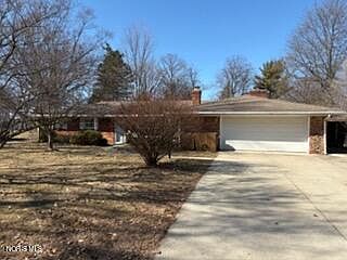 1st image of 1936 W Crest Dr