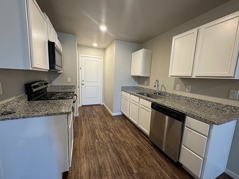 3411 Tiffin Ave — Photo 6