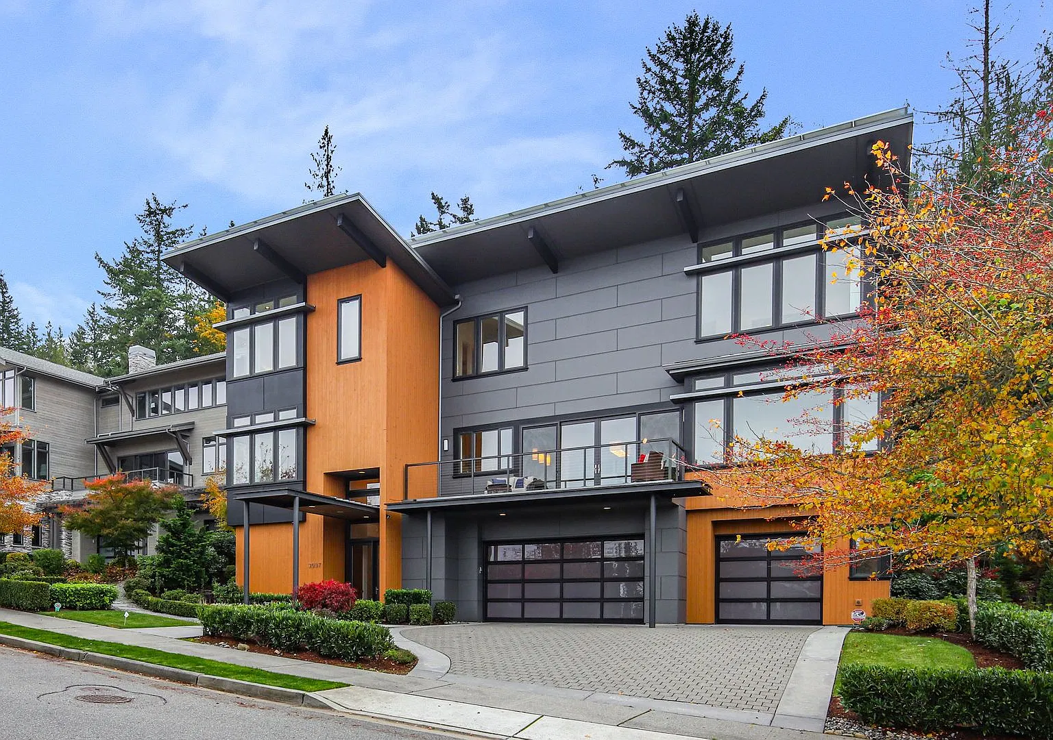 Modern Luxury with Panoramic Views & Resort-Style Living — Photo 3