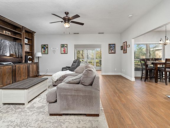 4th image of 1342 Woodway Blvd