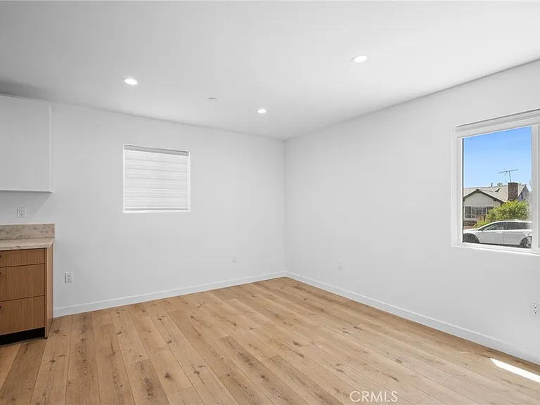 17805 Ludlow St — Photo 9