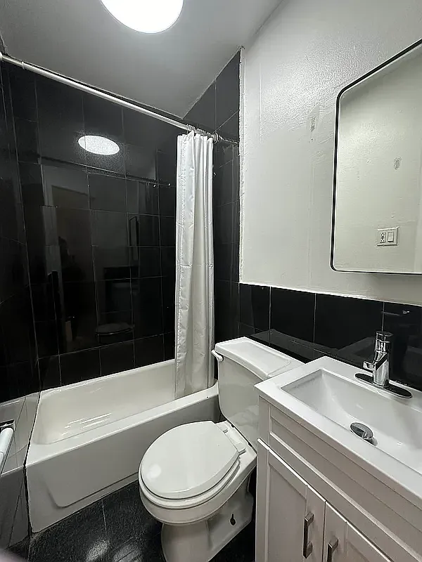 229 East 10th Street — Photo 4