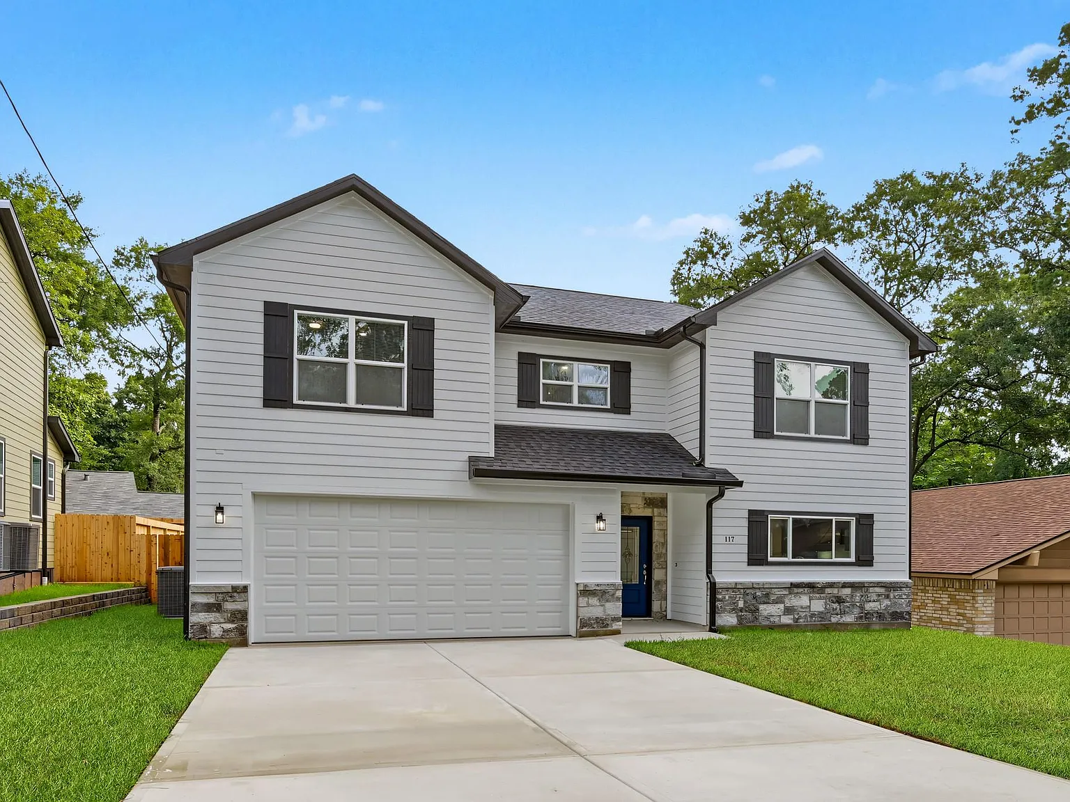 4 bed, 2.5 bath, 2394 sqft, $3,500 — Photo 3