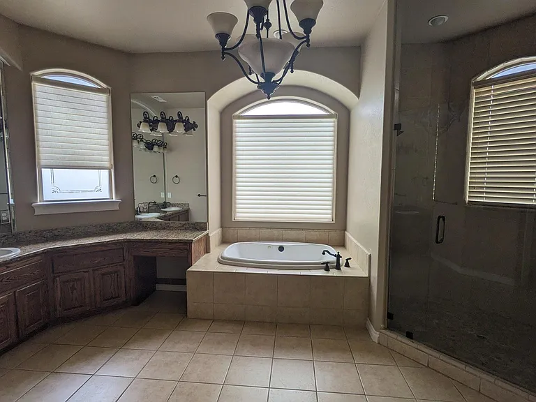 2010 Bluegrass Dr — Photo 2