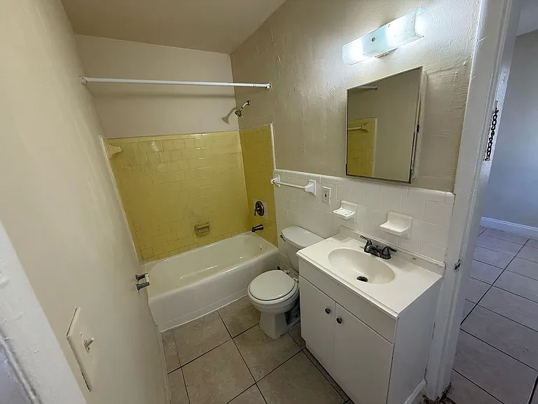 716 NW 4th Ave — Photo 7