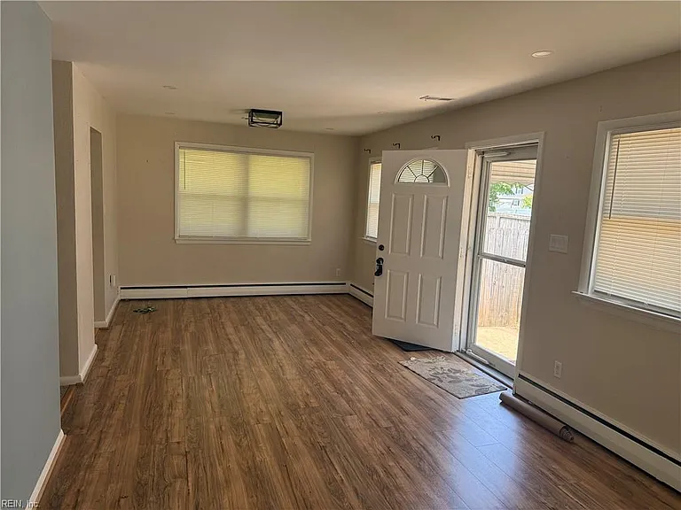 2524 E Little Creek Rd — Photo 3