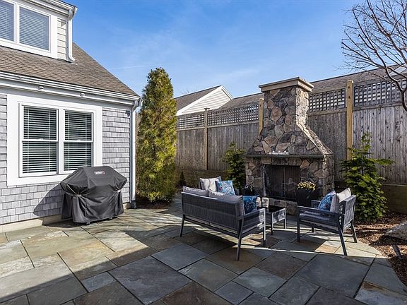 3rd image of 21 Whitcomb Gdn