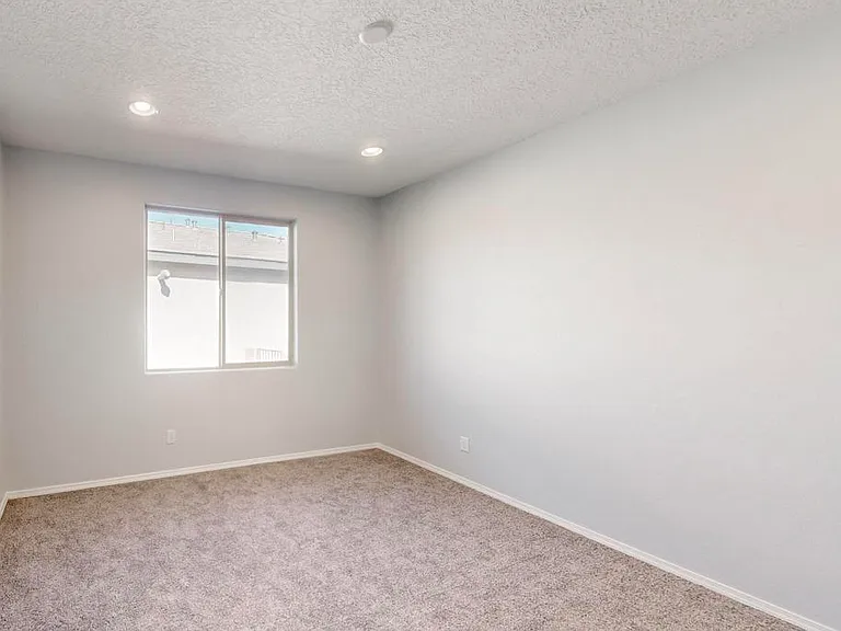 6405 Kings Canyon Cv NE — Photo 28