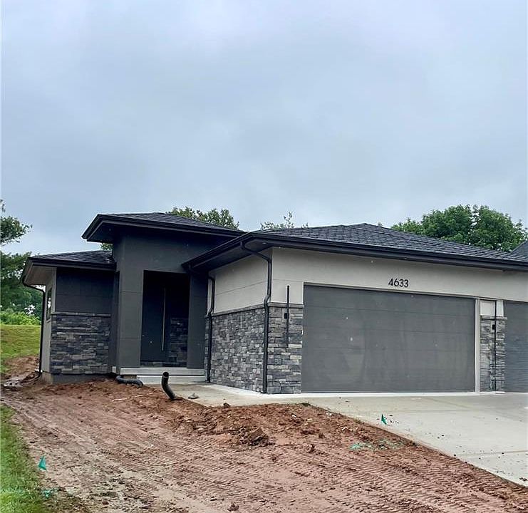 1st image of 4633 NE Fairway Homes Dr