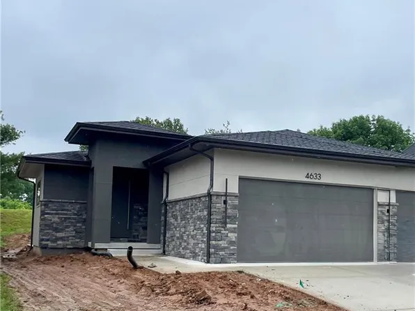 4633 NE Fairway Homes Dr, Lees Summit, MO 64064