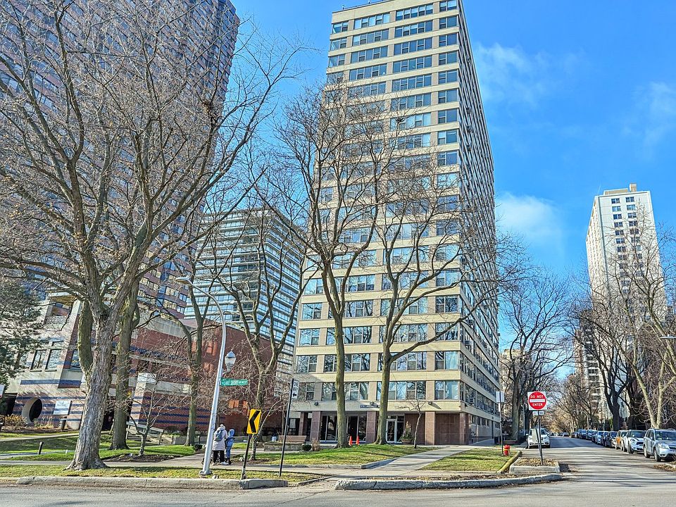 1st image of 2970 N Lake Shore Dr APT 15E
