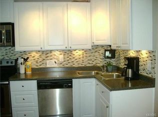 147 Carmel Woods Dr, Ellisville, MO 63021