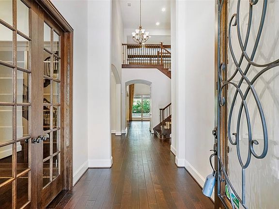 Come on in to this beautiful home with soaring ceilings
