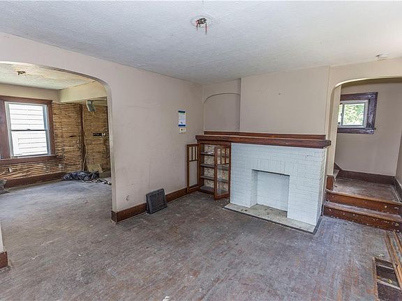 4th image of 1451 Newton St