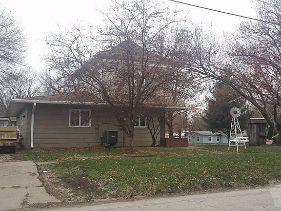 3rd image of 415 N 10th St