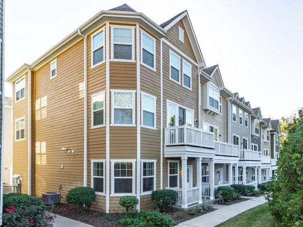 76 Lakeview Pl, Lake Zurich, IL 60047