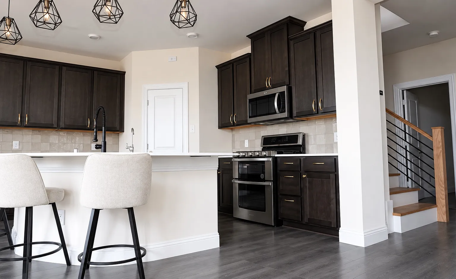 4 bed, 2.5 bath, 2393 sqft, $2,850 — Photo 4