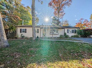 10 Osage Trl, Oak Ridge, NJ 07438