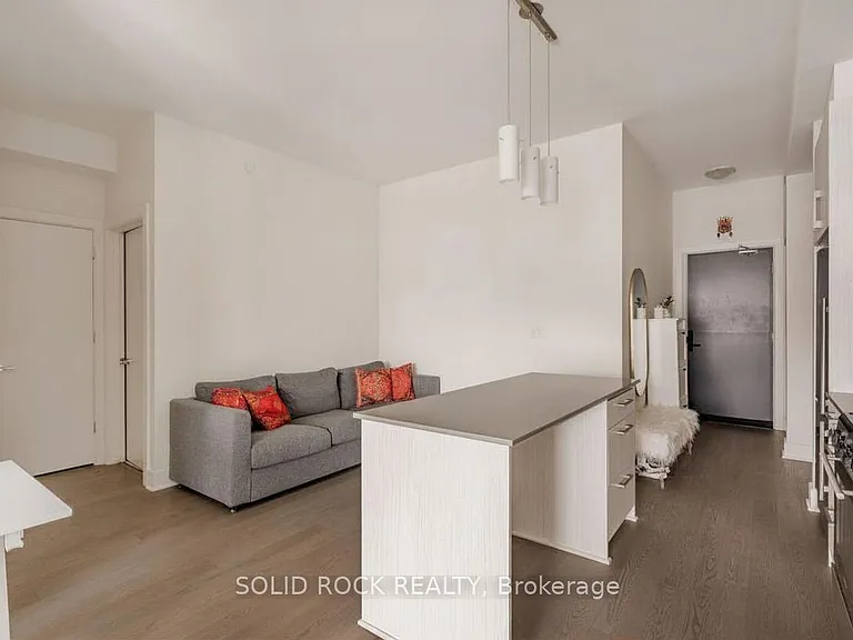 255 Bay St #318 — Photo 8