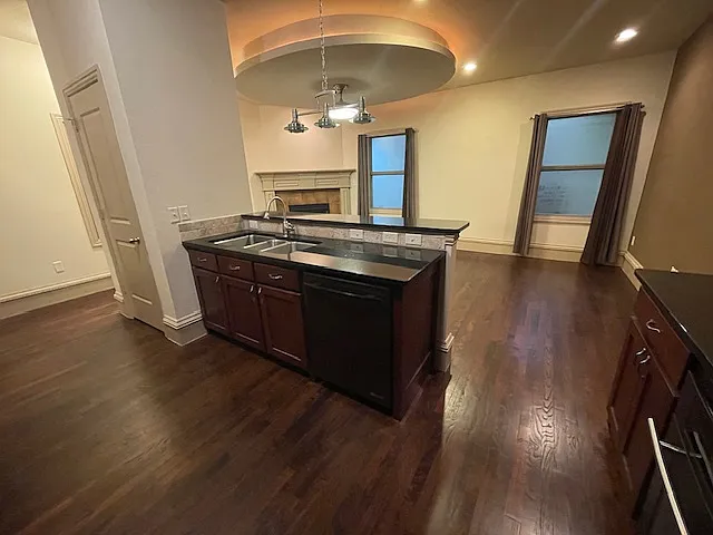 102 N Locust St — Photo 20