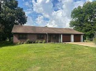 755 Woods Rd, Gleason, TN 38229