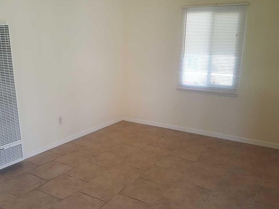 4th image of 950 W 13th St