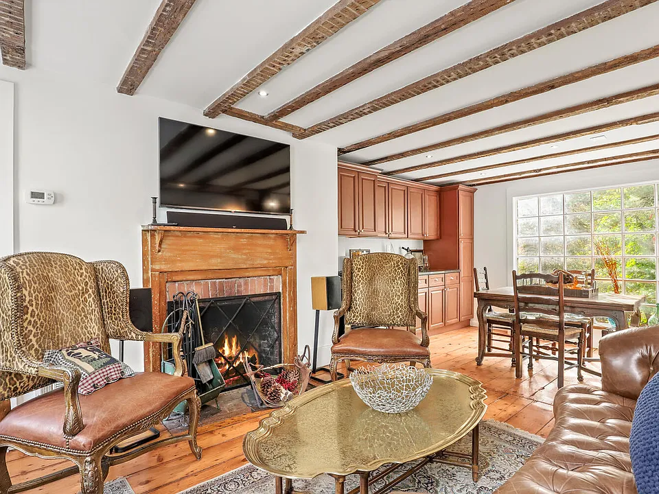 49 Hollow Tree Ridge Rd