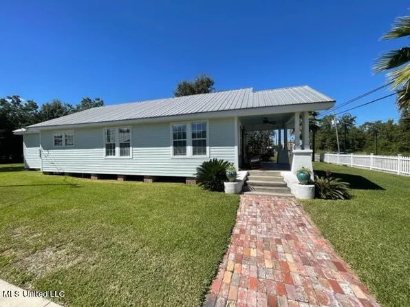 524 Main St, Bay Saint Louis, MS 39520