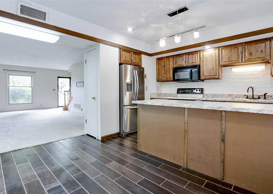 1st image of 5893 Park Ave #5893