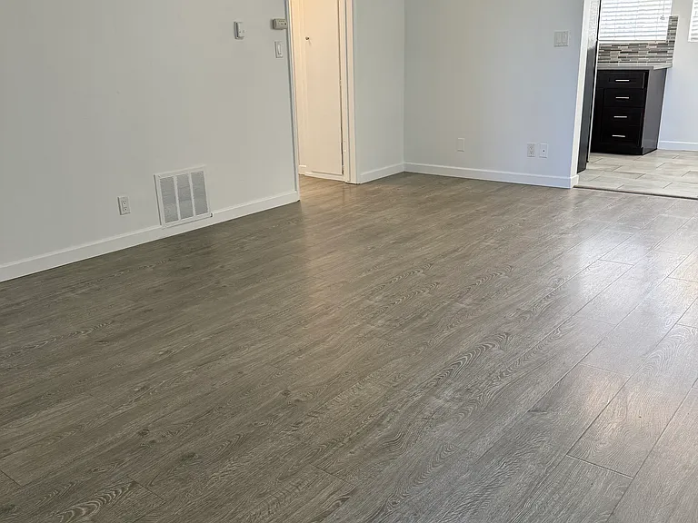529 Avenue G — Photo 1