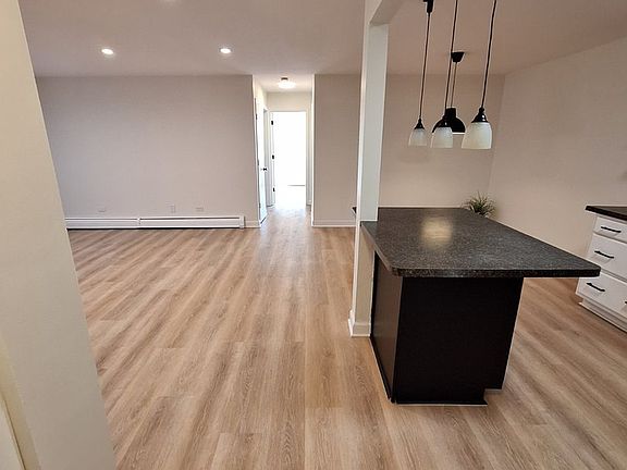 4th image of 9S070 Lake Dr APT 108