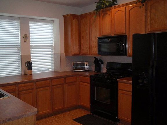 3rd image of 921 Wenk Ct