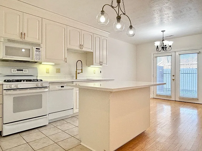 943 E Sage Park Ln — Photo 6