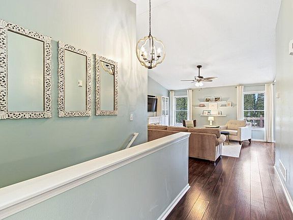 3rd image of 498 Thistleview Dr