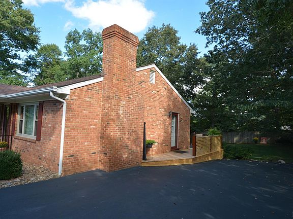 5th image of 331 White Pine Dr