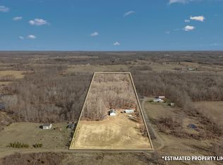 2704 Woodsview Dr, Hillsdale, MI 49242