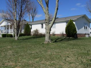 160 Red Brush Dr, Crossville, TN 38555