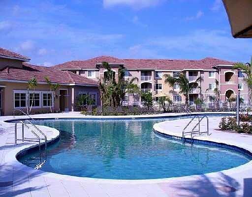 Swimming Pool/Hot tub