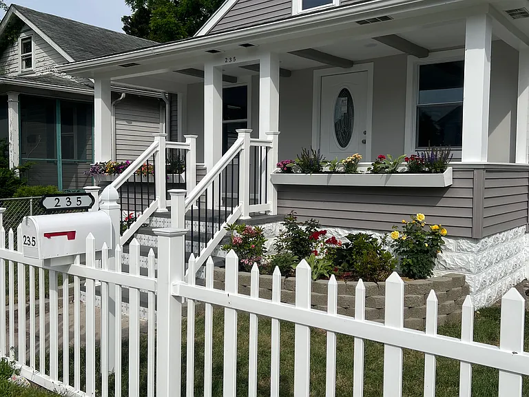 235 London Ave — Photo 2