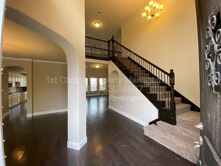 927 Bentley Dr — Photo 5