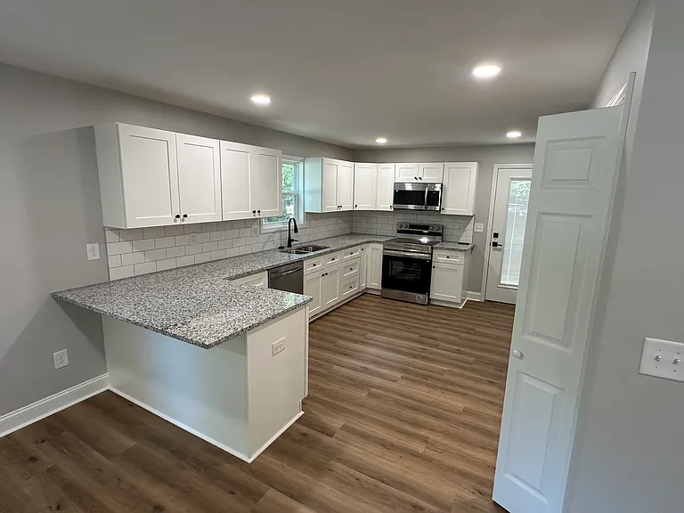 329 Tate Ave — Photo 5