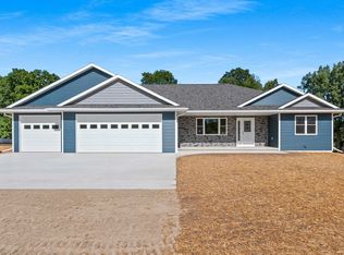 7310 Birdie View Ln, Oconto, WI 54153