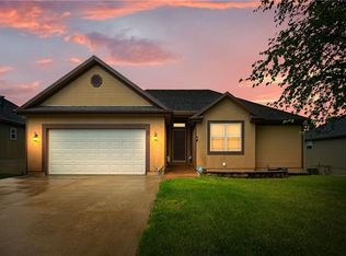 600 Tall Grass Dr, Pleasant Hill, MO 64080