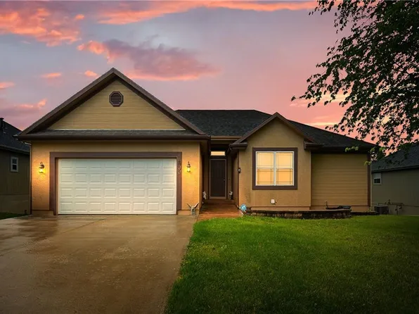 600 Tall Grass Dr, Pleasant Hill, MO 64080
