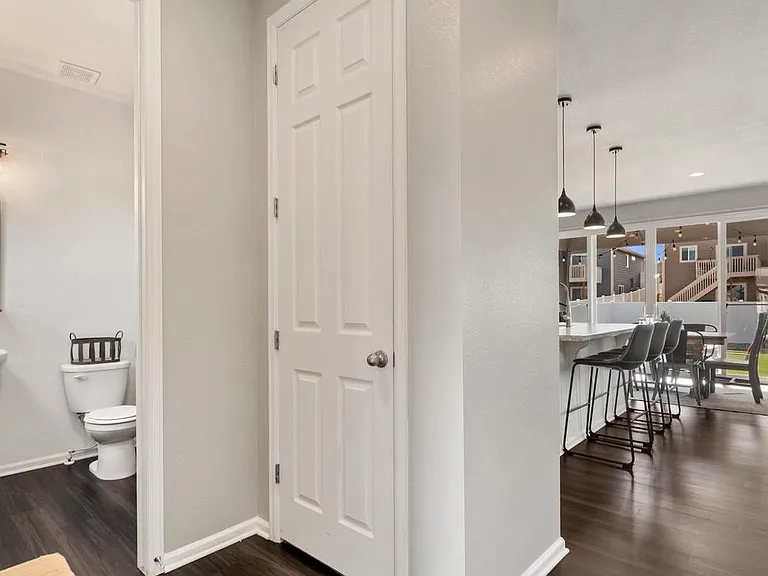 Entry and powder bath