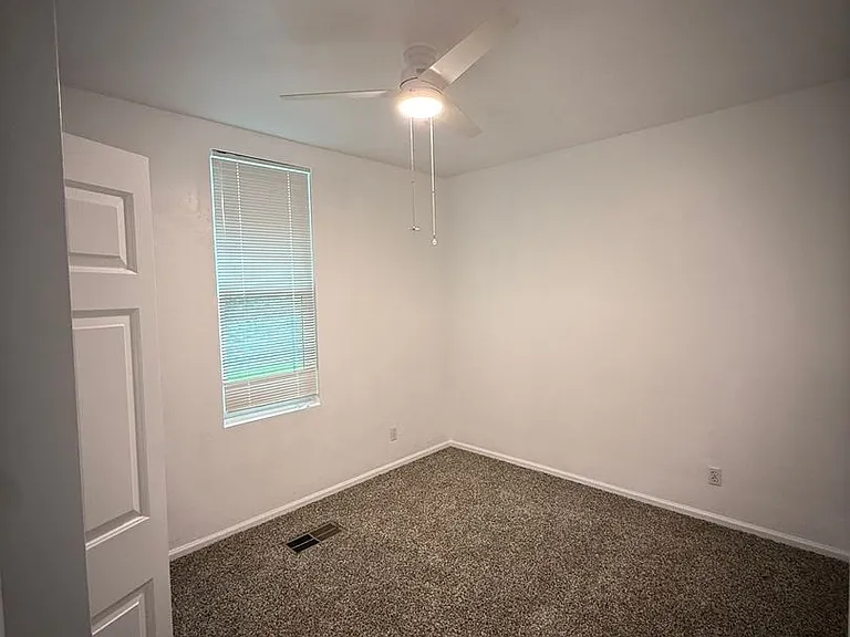 1144 Willis St — Photo 9
