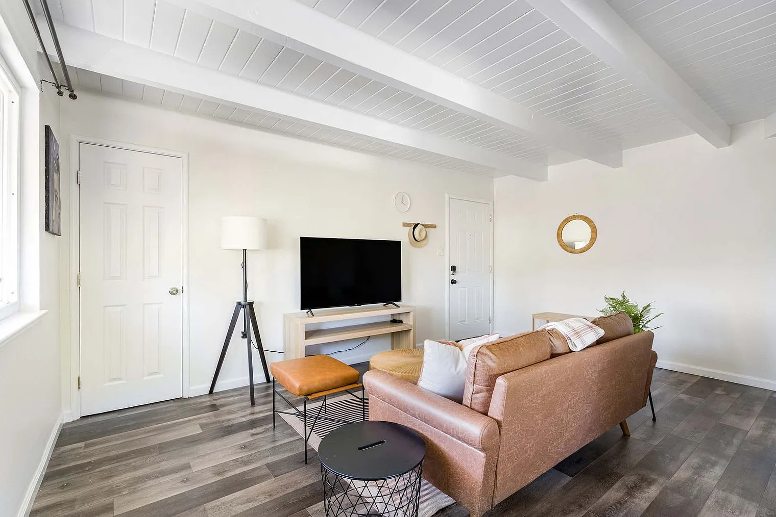 2 bed, 1.0 bath, 990 sqft, $4,306 — Photo 4