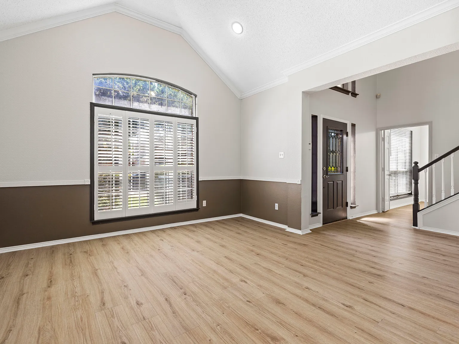 5 bed, 2878 sqft, $3,000 — Photo 2