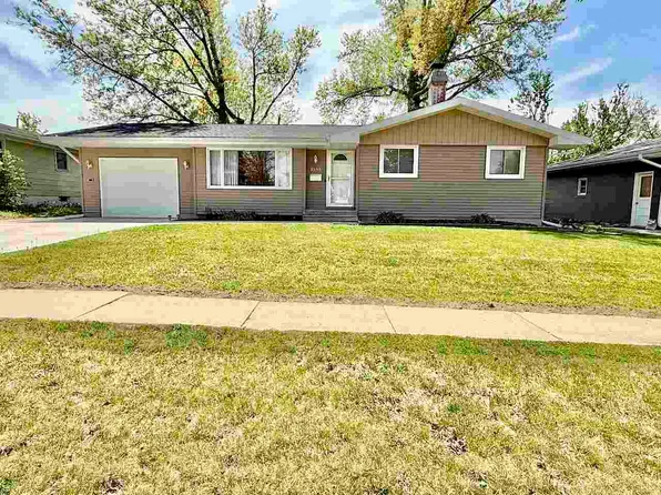 2455 26th Ave, Marion, IA 52302